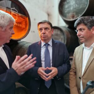 Visita Luis Planas a Bodegas Robles